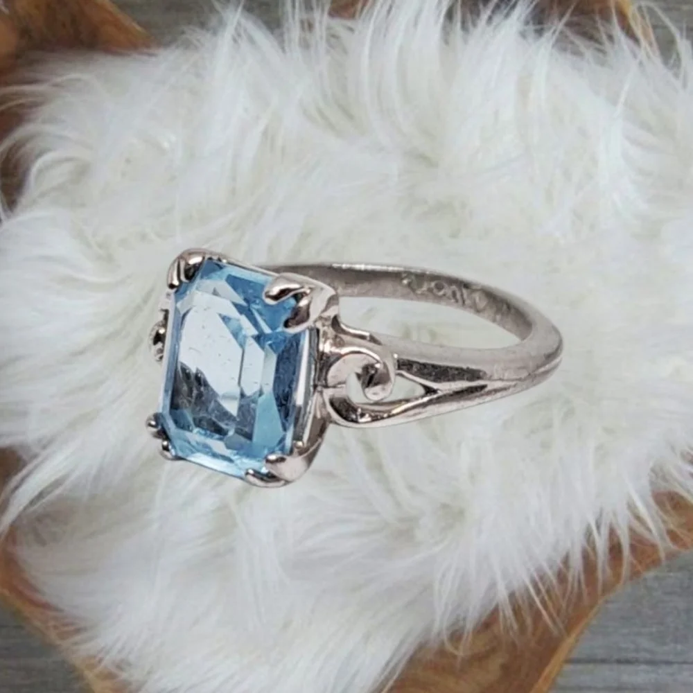 Avon Signed Silver Tone Ring with Square Blue Gemstone. Size 6